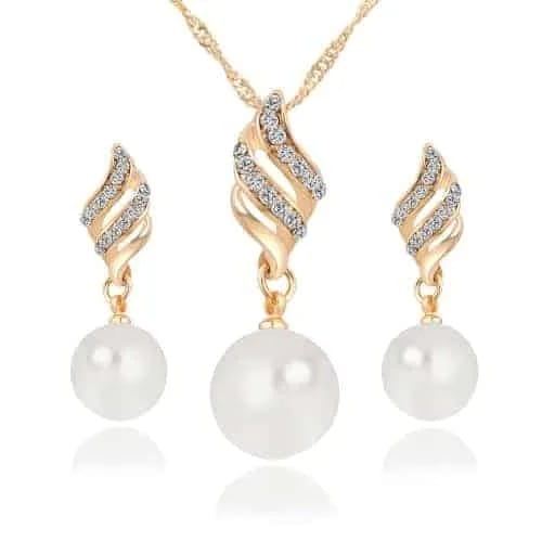 Pearl and Rhinestone Pendant Necklace and Earrings (Gold)
