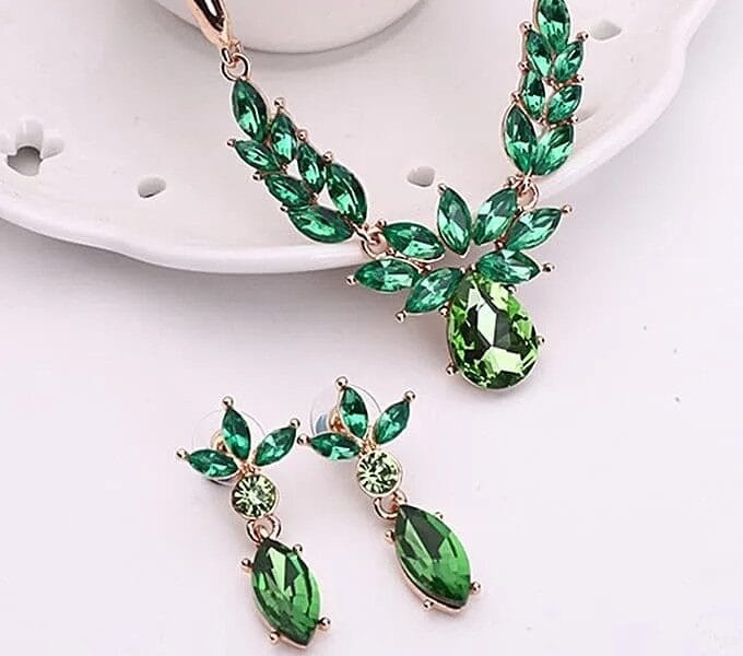 Wreath Diamond-shape Necklace Earrings Ladies Innovative Novel Fashion Jewelry Set (Green)