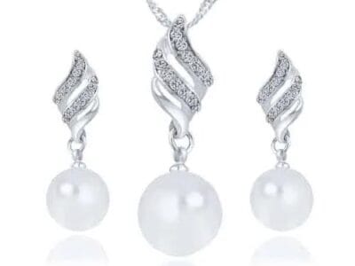 Pearl and Rhinestone Pendant Necklace and Earrings (Silver)