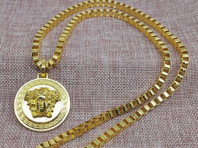 Hip Hop Gold Round Medusa Head Pendant Necklace (Gold)