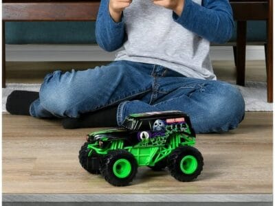 Monster Jam, Official Grave Digger Remote Control Monster Truck, 1:24 Scale, 2.4 GHz, Kids Toys for Boys and Girls Ages 4 and up