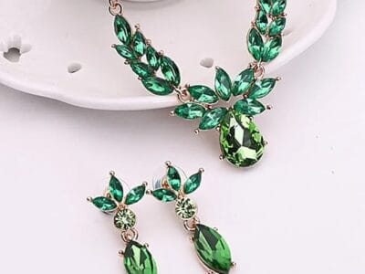 Wreath Diamond-shape Necklace Earrings Ladies Innovative Novel Fashion Jewelry Set (Green)