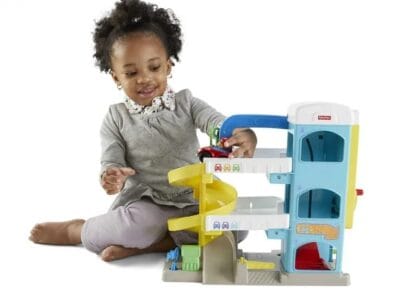 Fisher-Price Little People Helpful Neighbor’s Garage Toddler Playset with 2 Wheelies Cars