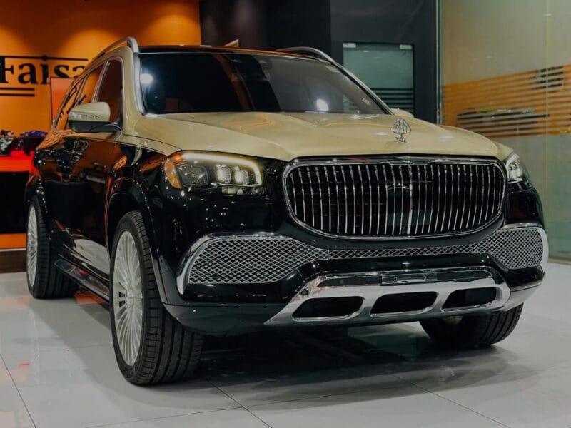Mercedes-Benz GLS600 Maybach Ultra Luxury SUV 2021 Black & Gold