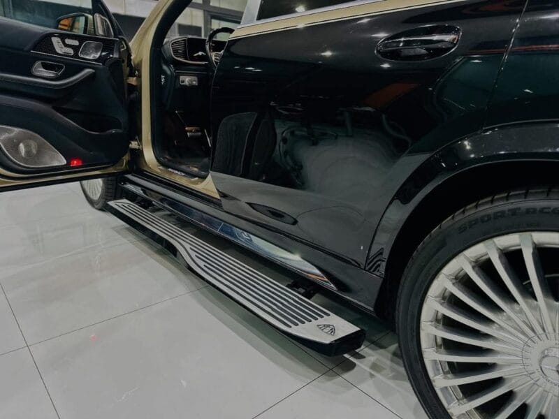 Mercedes-Benz GLS600 Maybach Ultra Luxury SUV 2021 Black & Gold