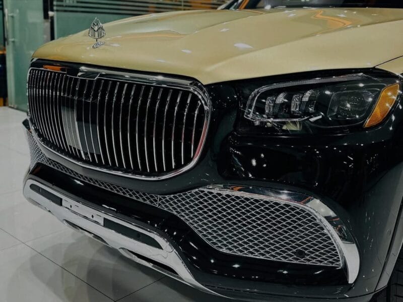 Mercedes-Benz GLS600 Maybach Ultra Luxury SUV 2021 Black & Gold