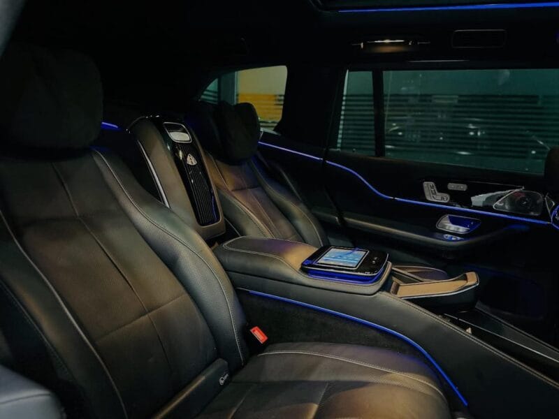 Mercedes-Benz GLS600 Maybach Ultra Luxury SUV 2021 Black & Gold