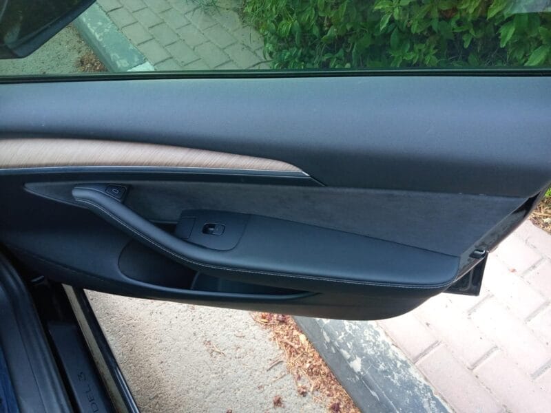 TESLA MODEL 3 COLOR BLACK MODEL YEAR 2021