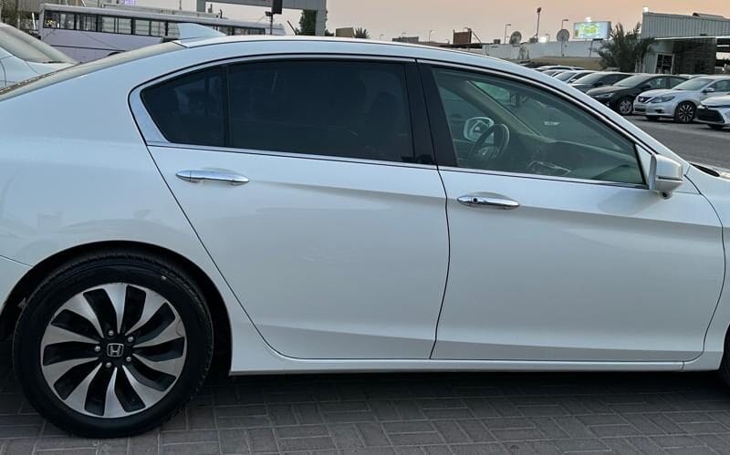 Honda Accord Hybrid Car 2022 Very Good and Clean Condition , 4 cylinders