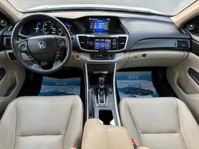 Honda Accord Hybrid Car 2022 Very Good and Clean Condition , 4 cylinders