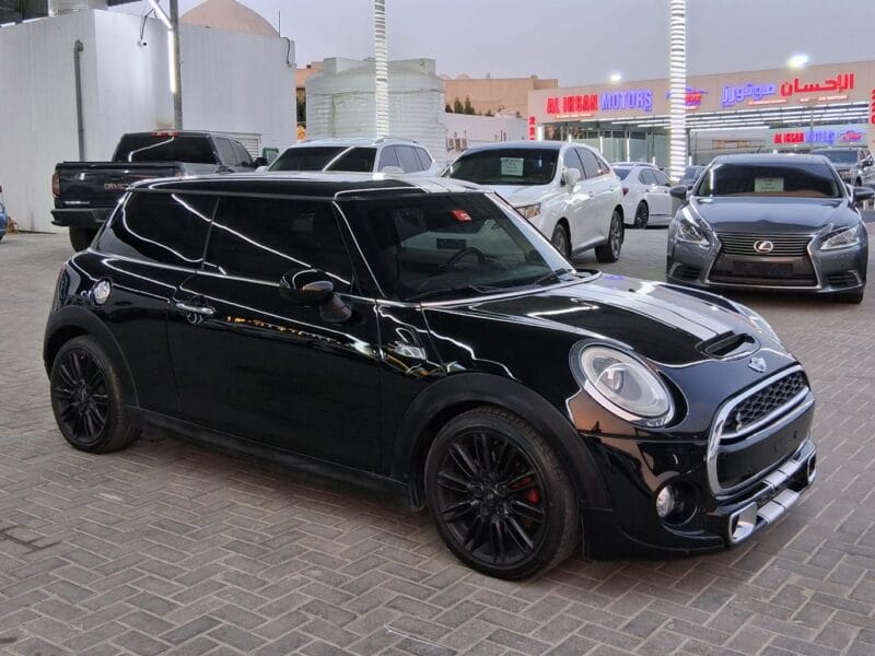 Mini Cooper 2019 , 3 cylinders in Excellent condition