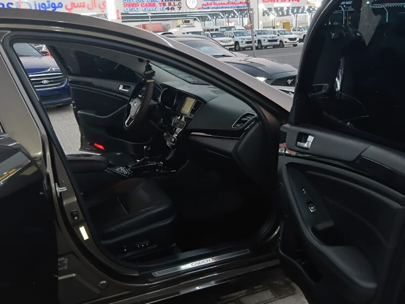 Kia Cadenza 2015 , 6 cylinders Very Clean