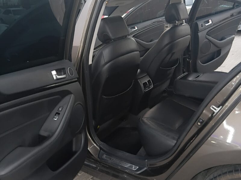 Kia Cadenza 2015 , 6 cylinders Very Clean