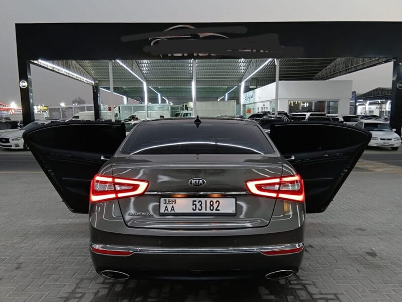 Kia Cadenza 2015 , 6 cylinders Very Clean