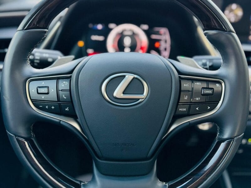 Lexus ES 350 2021 with 6 cylinders