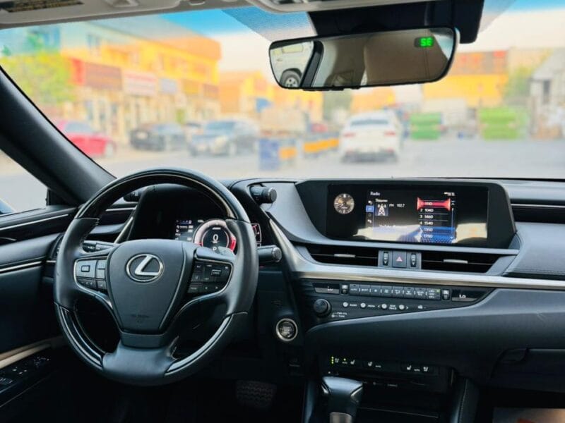 Lexus ES 350 2021 with 6 cylinders