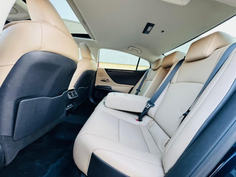 Lexus ES 350 2021 with 6 cylinders