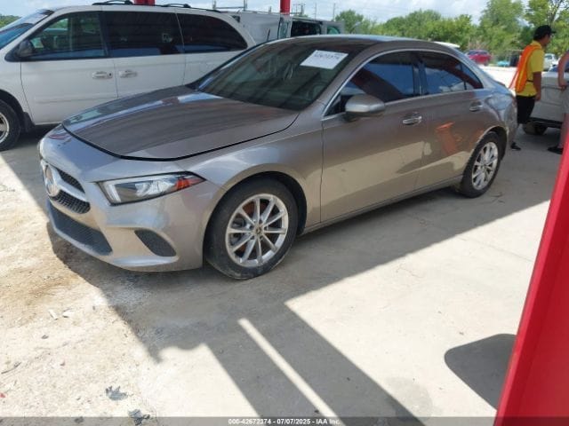 MERCEDES-BENZ A 220 2019