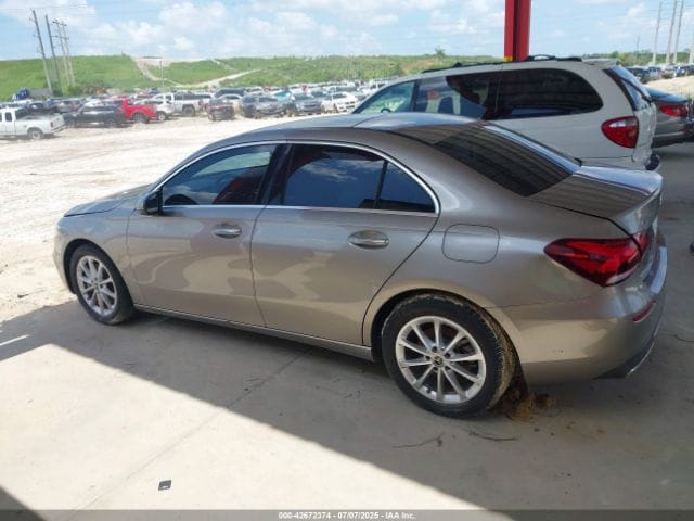 MERCEDES-BENZ A 220 2019