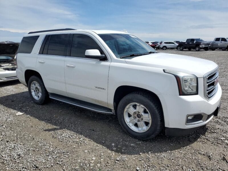 GMC YUKON SLT 2016 with 8 cylinders
