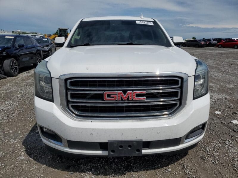 GMC YUKON SLT 2016 with 8 cylinders