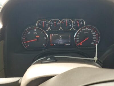 GMC YUKON SLT 2016 with 8 cylinders