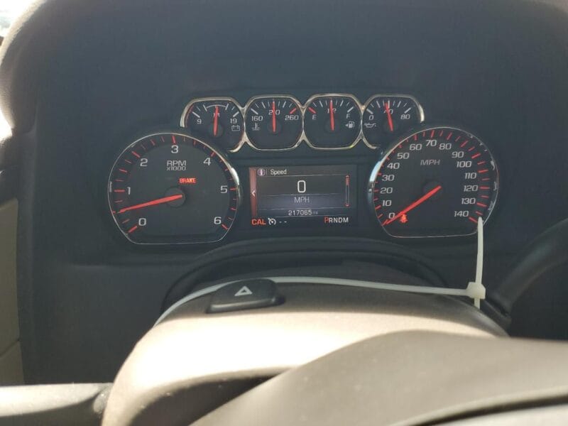 GMC YUKON SLT 2016 with 8 cylinders