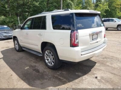 GMC YUKON DENALI 2015 with 8 cylinders