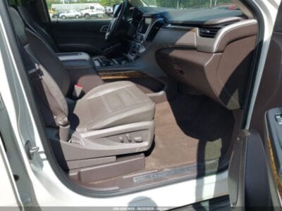 GMC YUKON DENALI 2015 with 8 cylinders