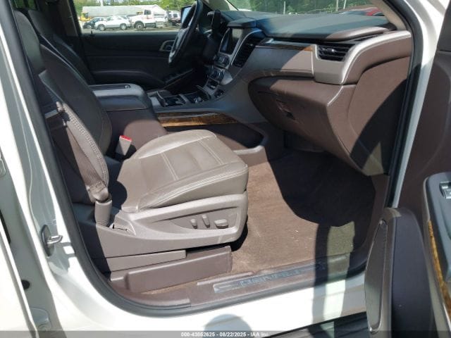 GMC YUKON DENALI 2015 with 8 cylinders