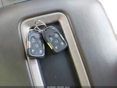 GMC YUKON DENALI 2015 with 8 cylinders