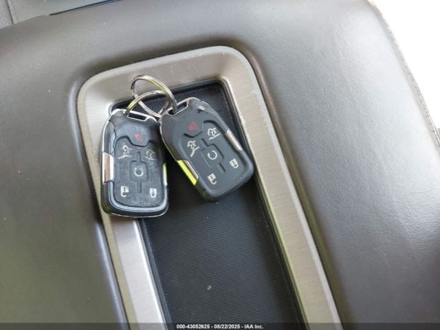 GMC YUKON DENALI 2015 with 8 cylinders