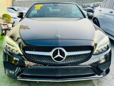 Mercedez-Benz C300 2019 with 4 cylinders