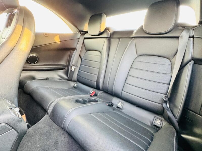 Mercedez-Benz C300 2019 with 4 cylinders