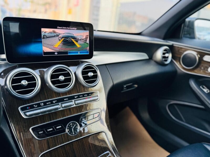 Mercedez-Benz C300 2019 with 4 cylinders
