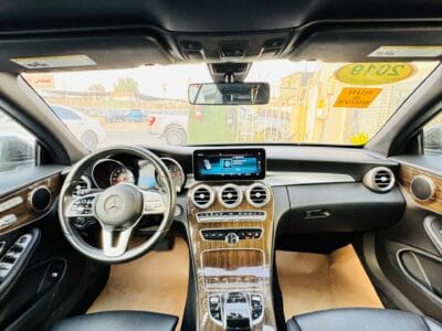 Mercedez-Benz C300 2019 with 4 cylinders
