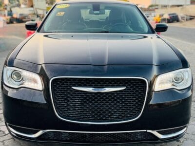 CHRYSLER 300 2019 with 6 cylinders