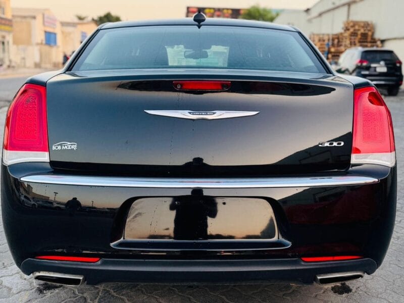 CHRYSLER 300 2019 with 6 cylinders