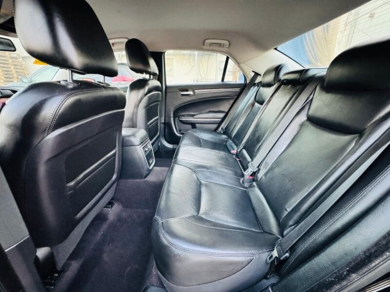 CHRYSLER 300 2019 with 6 cylinders