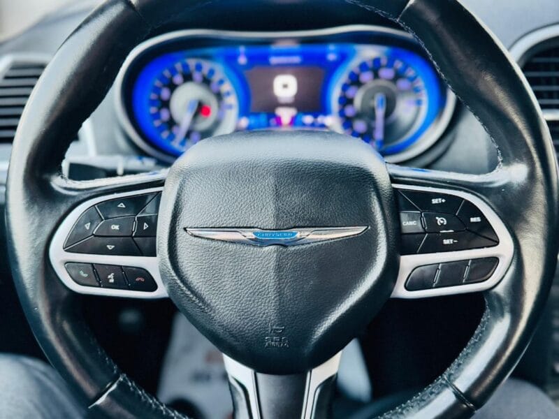 CHRYSLER 300 2019 with 6 cylinders