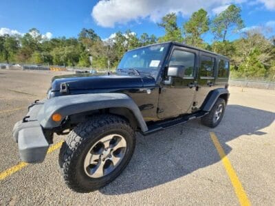 Jeep Wrangler 2017 with 6 cylinders