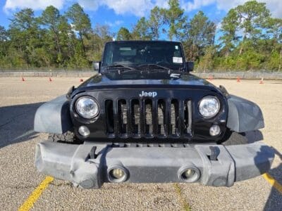 Jeep Wrangler 2017 with 6 cylinders