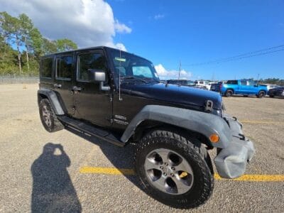 Jeep Wrangler 2017 with 6 cylinders