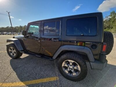 Jeep Wrangler 2017 with 6 cylinders
