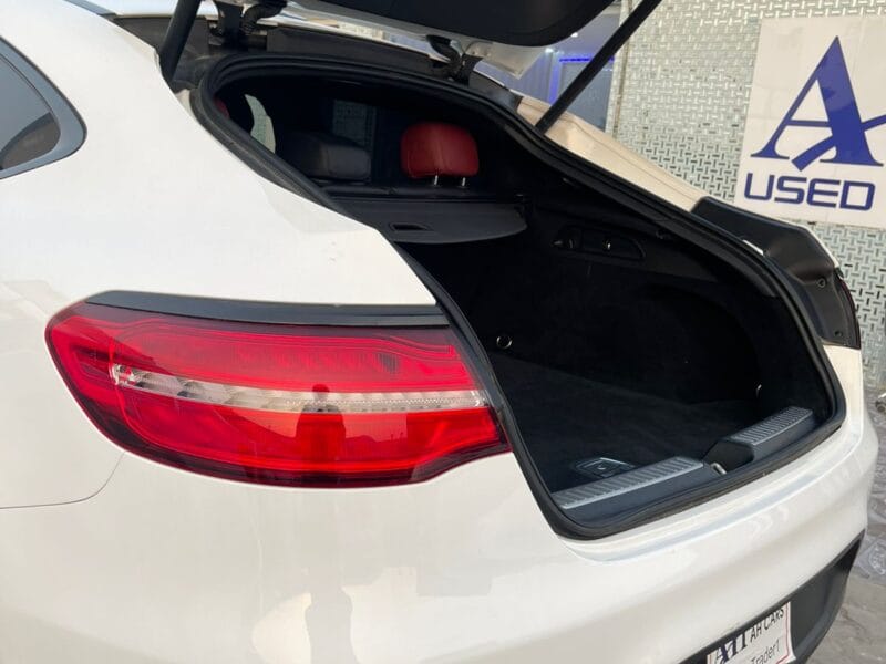 Mercedes-Benz GLC43 AMG 2019 White with 6 cylinders