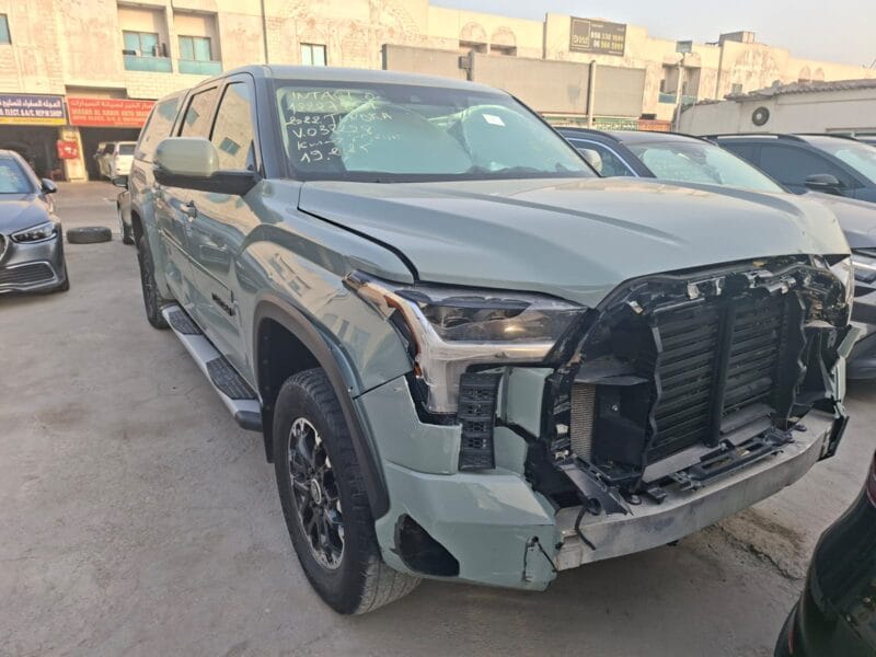 Toyota Tundra 2022 with 6 cylinders