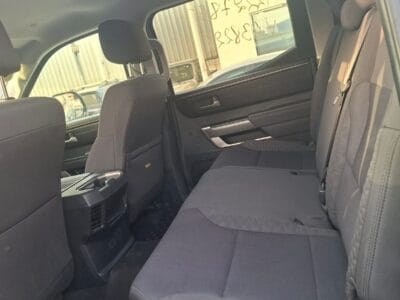 Toyota Tundra 2022 with 6 cylinders