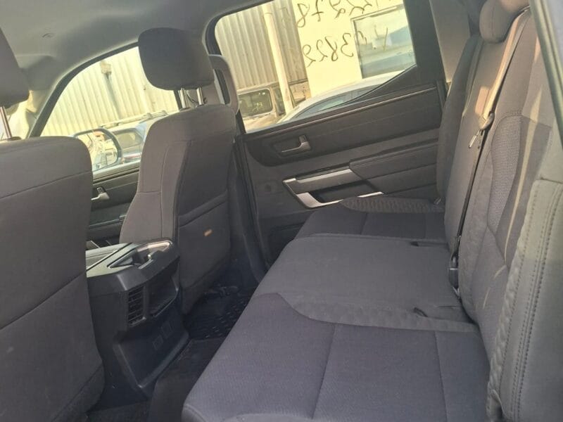 Toyota Tundra 2022 with 6 cylinders