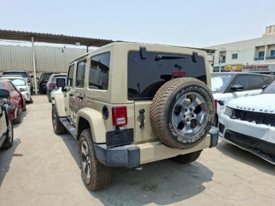 Jeep Wrangler 2017 with 6 cylinders