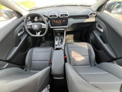 MG ZS LUXURY 2025 with 4 cylinders